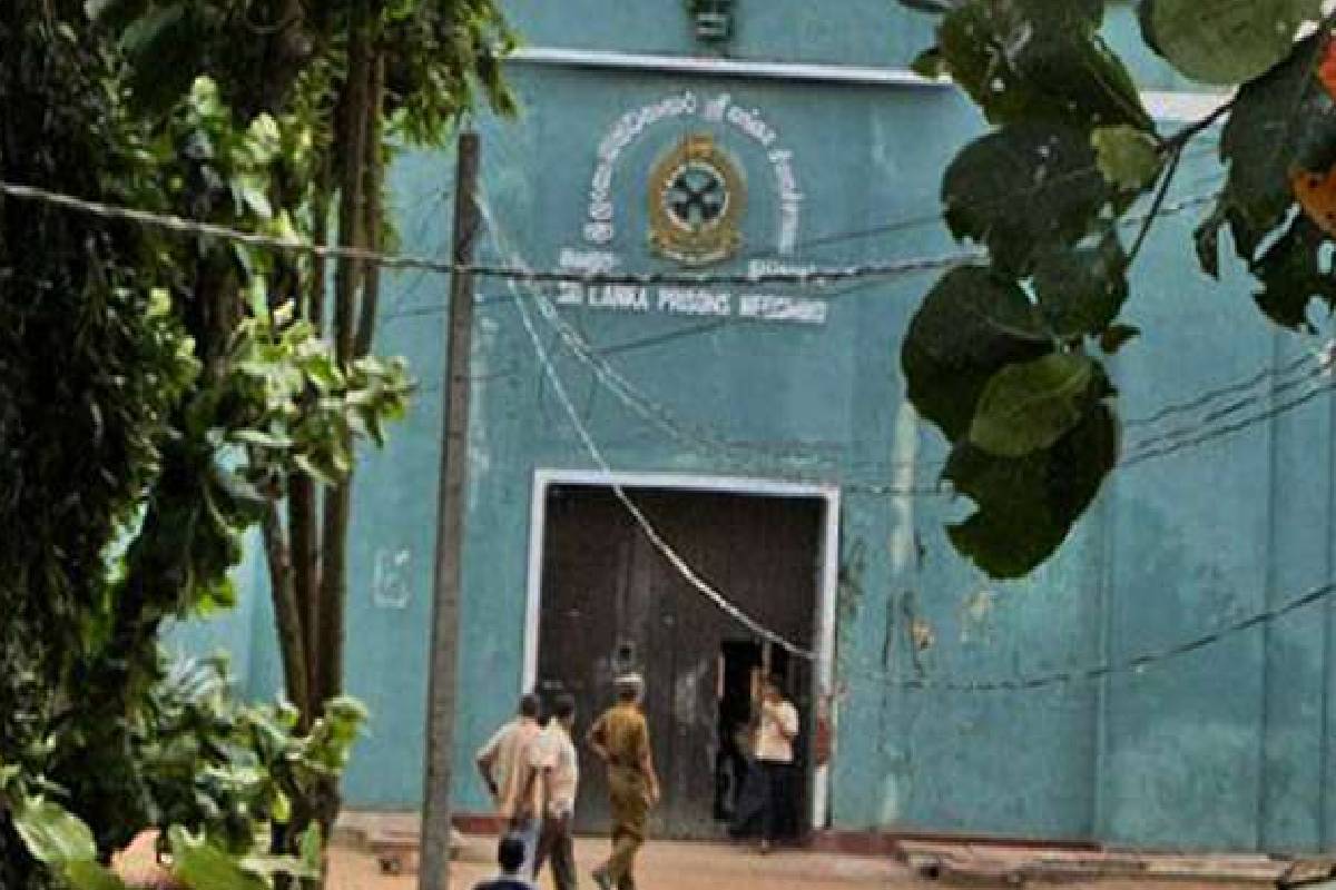 நீர்கொழும்பு சிறைச்சாலையின் கூரை உடைந்து வீழ்ந்தது ; கைதிகள் நால்வர் காயம் | Negombo Prison Roof Coapses Four Prisoners Injured