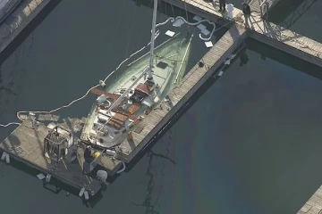 டொரண்டோவில் மூழ்கிய கடற்படகு