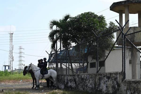 ஈக்வடோர் சிறையில் கலவரம் 31 கைதிகள் பலி நூற்றுக்கும் மேற்பட்டோர் காயம் | Ecuador Prison Riot