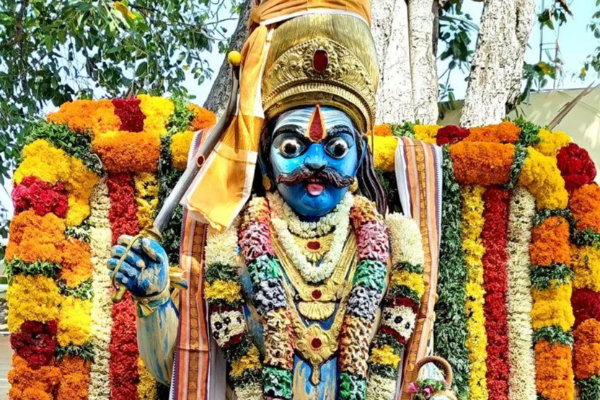 இந்த கோவில்களில் மது தான் பிரசாதமே! எங்குள்ளது தெரியுமா? | 5 Indian Temples Who Serve Nonveg Prasad In Tamil
