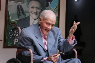 கின்னஸ் உலக சாதனை படைத்த உலகின் மிக வயதான நபர் காலமானார்!