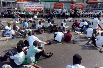 நாட்டில் நேற்று முன்னெடுத்த ஆர்ப்பாட்டத்தால் 1 பில்லியன் ரூபா இழப்பு