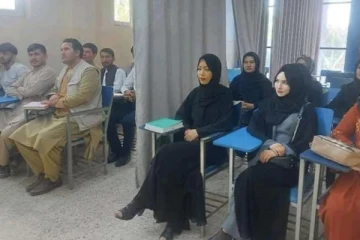 பெண்களுக்கு பர்தா கட்டாயம்.. வகுப்பறையில் திரை: தாலிபான்களின் புதிய கட்டுப்பாடுகள்!