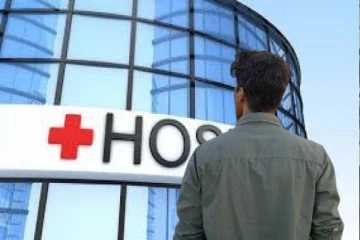 தாயைப் பார்க்க வைத்தியசாலை சென்ற மகனுக்கு நடந்த சம்பவம் ; முகம்சுழிக்க வைத்த ஊழியர்