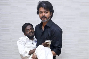 ஓடி வந்து தூக்கிய விஜய்.. தேடி வந்து பேசும் அஜித் ரசிகர்கள்