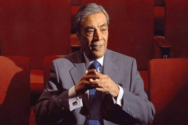 ஹாலிவுட் திரைப்படங்களில் நடித்த நடிகர் திடீரென காலமானார்! | Pakistan Actor Zia Mohyeddin Passed Away