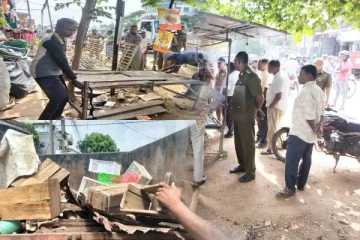 பாதசாரிகளுக்கு இடையூறு: சம்மாந்துறையில் அகற்றப்படும் பாதையோர அங்காடி கடைகள்