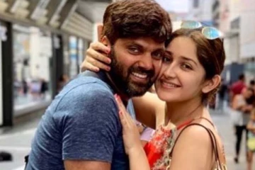 நடிகர் ஆர்யாவின் மனைவியா இது? குழந்தை பெற்ற பின்பும் உச்சக்கட்ட கவர்ச்சியில் வெளியிட்ட புகைப்படம்
