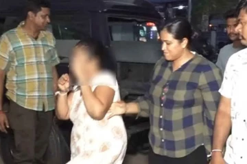 කොම්පඤ්ඤවීදියේ කුඩු නෝනා හෙරොයින් සහ ජාවාරම් මුදල් සමඟ කිරිබත්ගොඩදී අත්අඩංගුවට