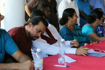 பசிலால் ஆபத்து - கோட்டபாயவை காப்பாற்ற தயாராகும் சிரேஷ்ட அரசியல்வாதி