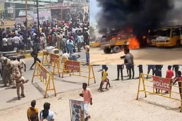 கள்ளக்குறிச்சியில் 144 தடை உத்தரவு! மாணவி மரணத்திற்கு நீதி கேட்டு பேருந்துகளை கொளுத்திய போராட்டக்காரர்கள்..அதிர்ச்சி வீடியோ