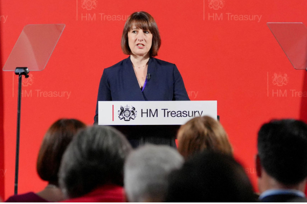 பிரித்தானியாவில் பணக்காரர்களைக் குறிவைக்கும் சேன்சலர் | Uk Chancellor Plans Extra Tax For Rich Peoples