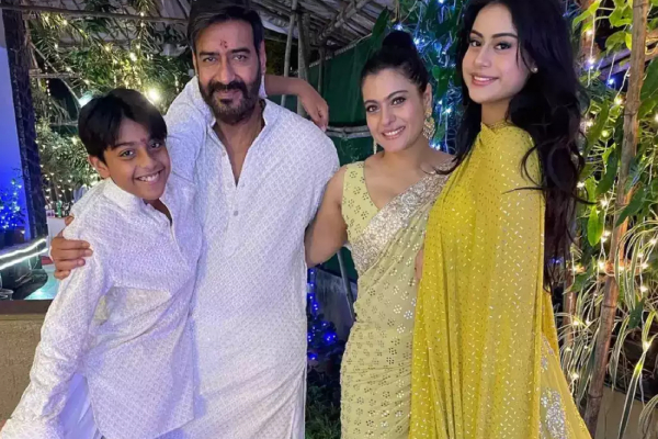 உச்சகட்ட கிளாமரில் படையெடுக்கும் கஜோலின் மகள்..ஆண் நண்பரை கட்டிப்பிடித்த போட்டோ வைரல் | Nysa Devgan Hot Photoshoot With Her Boy Friend