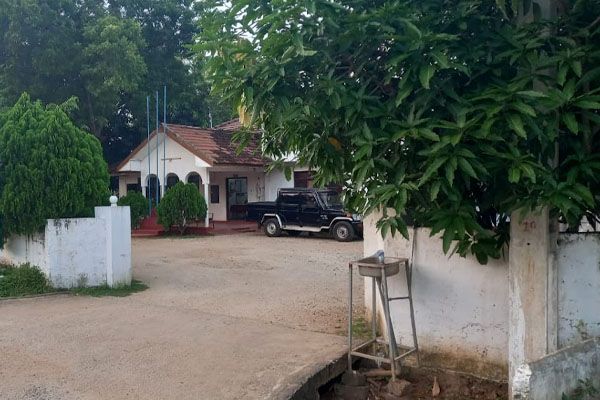 யாழில் பொலிஸ் நிலையம் முன்பாக பெட்ரோல் ஊற்றி எரிய முற்பட்ட நபரால் பரபரப்பு | Commotion In Front Of The Police Station In Jaffna