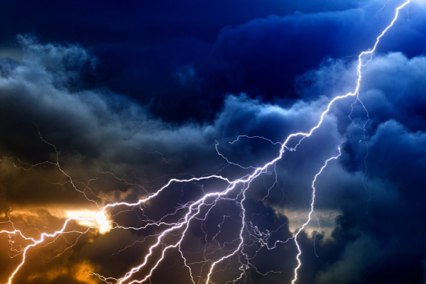மின்னல் தாக்கம் குறித்து எச்சரிக்கை | Meteorological Department Warns Lightning Strikes