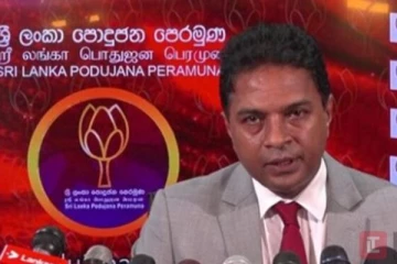 நாட்டுக்கு பங்களிப்பு செய்யவே கடவுச்சீட்டை பெற வரிசையில் நிற்கின்றனர்: பொதுஜன பெரமுன
