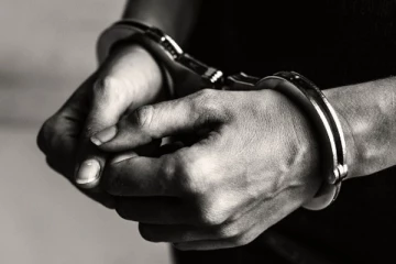 පාසල් සිසුන් 16ක් අත්අඩංගුවට - හේතුව පොලිසිය පවසයි..