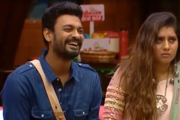 கமல் முன்பு கொதித்தெழுந்த தாமரை! பாவனியின் காதல் சர்ச்சையில் செம ட்விஸ்ட்!  முகத்திரையை கிழித்த உலகநாயகன் | Bigg Boss 12Th Dec 2021