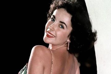 8 பேரை திருமணம் செய்தும் திருப்தி இல்லை!! வாய்ப்பிளக்க வைத்த டாப் நடிகை..