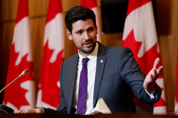 கனடா செல்லும் கனவில் உள்ள மாணவர்களுக்கு ஏற்படப்போகும் நிலை | Canada Targeting International Students