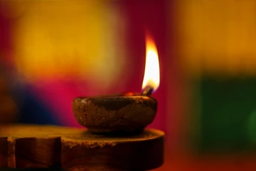 தீபம் ஏற்ற எந்தத் திரியை பயன்படுத்த வேண்டும்?