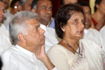 வெளிநாடென்றில் சந்திரிக்காவுடன் மந்திராலோசனை நடத்திய ரணில்