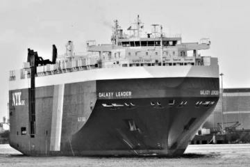 உலங்குவானூர்தியில் வந்தவர்களால் கடத்தப்பட்ட இஸ்ரேலிய கப்பல்!