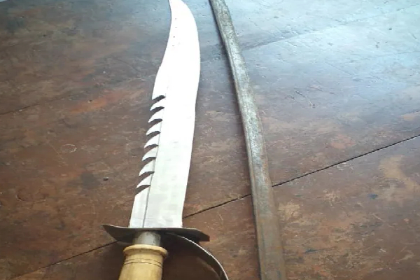 யாழில் கூரிய வாள்களுடன் இளைஞர் அதிரடி கைது! | Youth Arrested With Sharp Swords In Yali