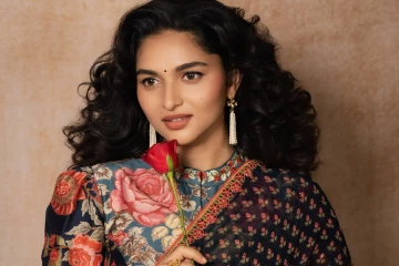80ஸ் ஸ்டாலில் உடை அணிந்து வந்த கயாடு லோஹர்.. அழகிய புகைப்படங்கள்