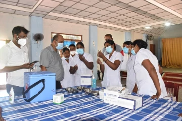 தலைமன்னாரில் முதல் கட்டமாக பைசர் கோவிட் தடுப்பூசி செலுத்தும் பணி