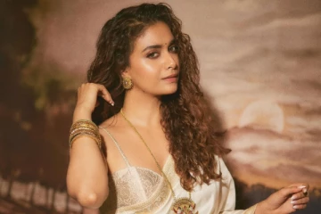 செம கிளாமர் உடையில் ஏர்போர்ட் வந்த கீர்த்தி சுரேஷ், என்ன இப்படி மாறிட்டாங்க