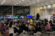 போலி விசாவில் வெளிநாடு செல்ல முயற்சித்த யுவதி உட்பட மூன்று பேர் கைது