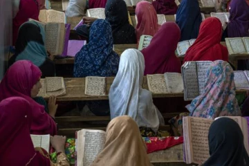 தலிபான்கள் விதித்த புதிய தடையால் கதறி அழும் ஆப்கானிஸ்தான் சிறுமிகள்!