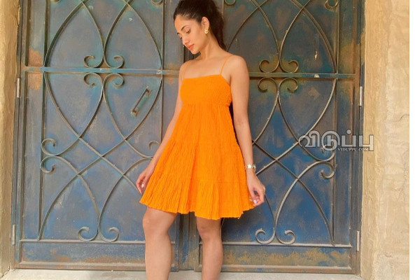 மனசுல பெரிய ரம்பான்னு நினைப்பு!! குட்டையாடையில் ஆட்டம் போட்ட லாஸ்லியா | Losliya Latest Glamour Photoshoot Fans Trolls