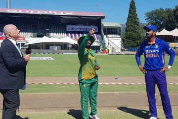 தென்னாப்பிரிக்கா அணியுடனனா கடைசி ஒரு நாள் போட்டி: இந்திய அணி பவுலிங்