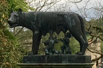 பிரித்தானியாவில் வரலாற்றுச் சிறப்புமிக்க வெண்கலச் சிலைகள் திருட்டு: இருவர் கைது!