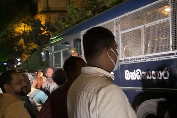 சிறைக்கு அழைத்து செல்லப்படும் ரணில்... நீதிமன்ற வளாகத்தில் கடும் பதற்ற நிலை | Tense Situation At The Court Premises