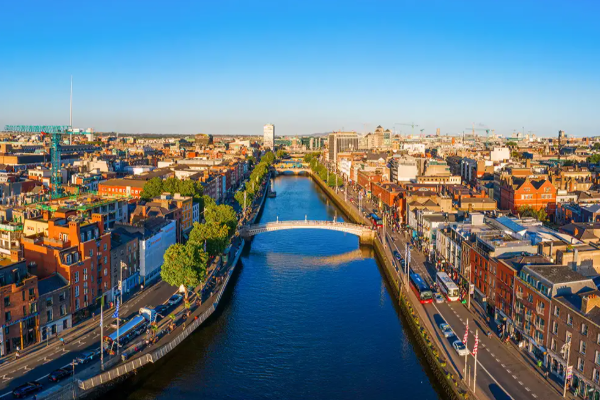 2026 ஆம் ஆண்டில் தனியாக பயணம் செய்ய சிறந்த நகரங்கள் - முதலிடத்தில் எந்த நகரம்? | Dublin Tops In 2026 Best City For Solo Travellers