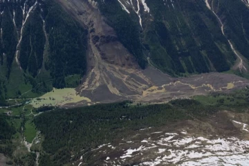 பனிப்பாறைச் சரிவில் சுவிஸ் கிராமம் மூழ்கிய விடயம்: ஒரு துயரச் செய்தி