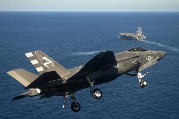 பிரித்தானிய போர் விமானம்  கடலில் விழுந்து விபத்து! - விசாரணைகள் தீவிரம்