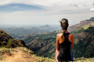 இலங்கைக்கு சுற்றுலா வந்த இளம் பிரித்தானிய பெண்ணுக்கு நேர்ந்த விபரீதம்!
