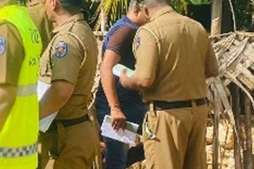 யாழில் வீடொன்றினை சுற்றிவளைத்த பொலிஸருக்கு காத்திருந்த அதிர்ச்சி!