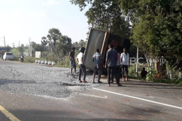 கிளிநொச்சியில் கோர விபத்து: மூவர் படுகாயம் | Major Accident In Kilinochchi Injures Three