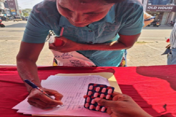 இரண்டு பனடோல் அட்டைகளை நிவாரண உதவியாக வழங்கிய தாய் | Mother Who Donated Two Panadol Cards As Relief Aid இரண்டு பனடோல் அட்டைகளை நிவாரண உதவியாக வழங்கிய தாய் | Mother Who Donated Two Panadol Cards As Relief Aid