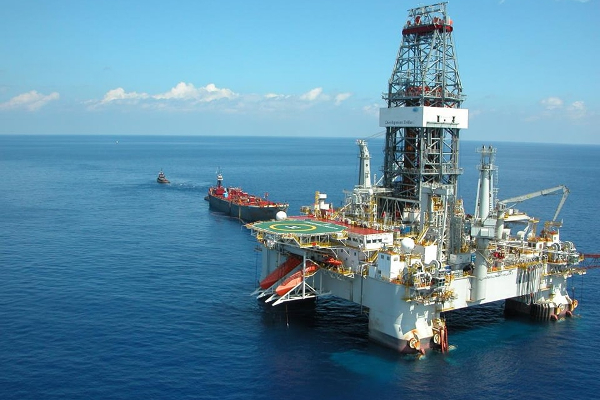 உக்ரைன் போர்: ரஷ்யாவின் கச்சா எண்ணெய்க்குத் தடை விதிக்க முடியாதது ஏன்? | Ukraine War Russian Crude Oil Impossible To Ban