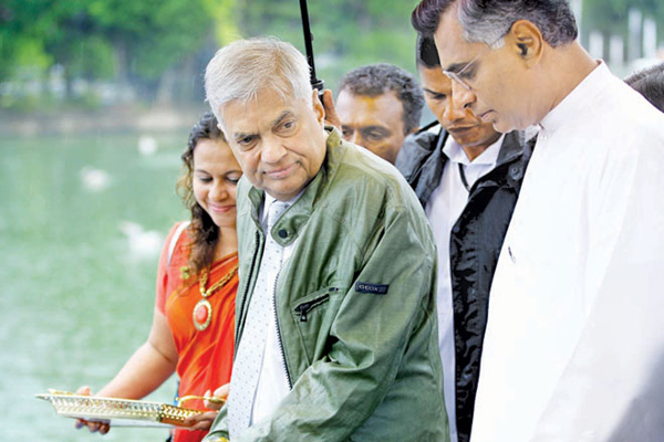 இரண்டு மாதங்களுக்குள் பிரச்சினை தீராது போனால் எதிர்ப்பு வெடிக்கும்: சம்பிக்க எச்சரிக்கை - ஐபிசி தமிழ்