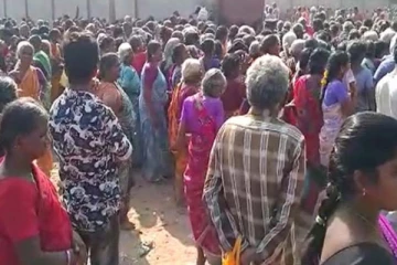 இலவச சேலை வாங்க சென்ற பெண்கள்! பரிதாபமாக அடுத்தடுத்து உயிரிழந்த சோகம்