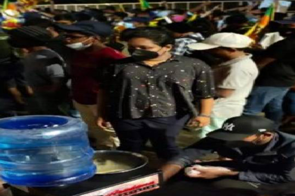 காலிமுகத்திடலில் மக்கள் புரட்சியாளர்களுக்காக தயார் நிலையில் தற்காலிக தங்குமிடம், உணவு, மருத்துவம் | As People Prepare For The Revolutionaries On Foot