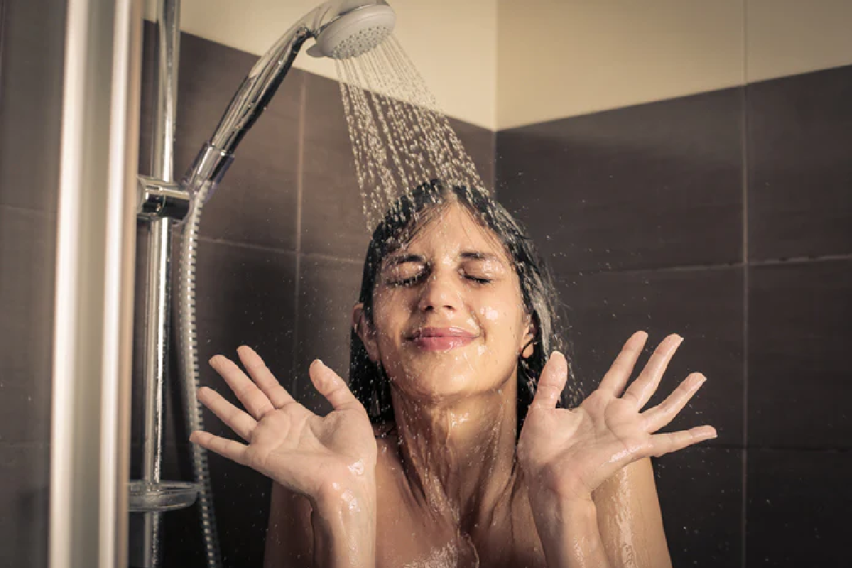 උදේට සීතල වතුරින් නාන්න බෑ කිව්වට නෑවම මෙහෙම වෙනවා කියලා දැනන් හිටියද? | Cold Shower Health Benefits Explained උදේට සීතල වතුරින් නාන්න බෑ කිව්වට නෑවම මෙහෙම වෙනවා කියලා දැනන් හිටියද? | Cold Shower Health Benefits Explained