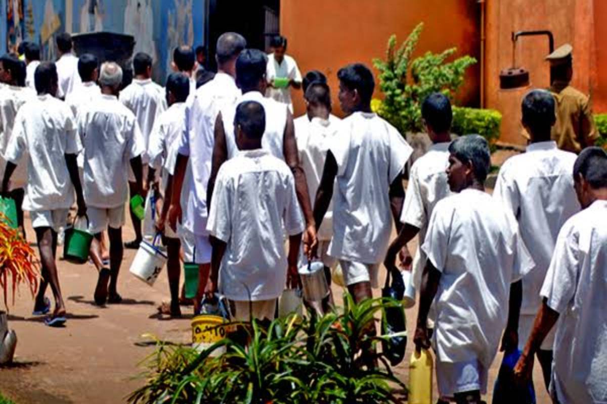 பத்து கைதிகளுடன் காவலில் மகிழ்ச்சியாக நாமல்..! உடல்நிலை தொடர்பில் வெளியான அறிக்கையினால் மீண்டும் சிக்கல் | Namal Rajapaksa Remand Valikada Prisons பத்து கைதிகளுடன் காவலில் மகிழ்ச்சியாக நாமல்..! உடல்நிலை தொடர்பில் வெளியான அறிக்கையினால் மீண்டும் சிக்கல் | Namal Rajapaksa Remand Valikada Prisons
